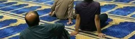 حكم اصطحاب الأطفال دون السابعة إلى المساجد .. البحوث الإسلامية يوضح 10 مشاهدة مبارة في المسجد