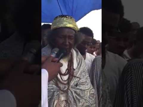 الشيخ أزرق طيبة يغادر إلى إسبانيا طلباً للعلاج 1 12876163