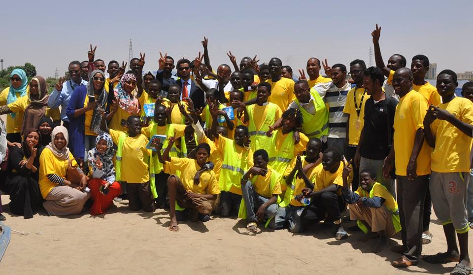 بالصور.. وزير الدولة بالاتصالات يزيد من شعبيته على السوشيال ميديا بزيارته لأطفال الشوارع 3 18893412 134637443773665 1679738298724994677 n