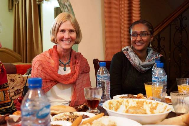 السفارة الأمريكية في السودان تشارك افطار رمضاني مع صديق للسفارة علي فيسبوك.. صور 2 كركساوي1