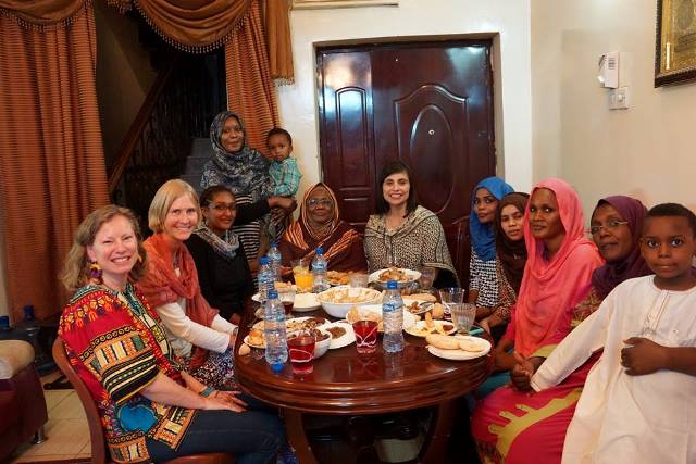 السفارة الأمريكية في السودان تشارك افطار رمضاني مع صديق للسفارة علي فيسبوك.. صور 3 كركساوي2