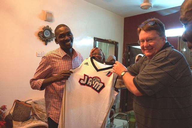 السفارة الأمريكية في السودان تشارك افطار رمضاني مع صديق للسفارة علي فيسبوك.. صور 4 كركساوي3