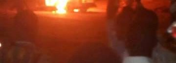 الشرطة: وافد سوري يصدم موطنا بسيارته بالأزهري ومتفلتون يحرقون سيارته ولا علاقة للحادثة باختطاف أطفال 10 ع2