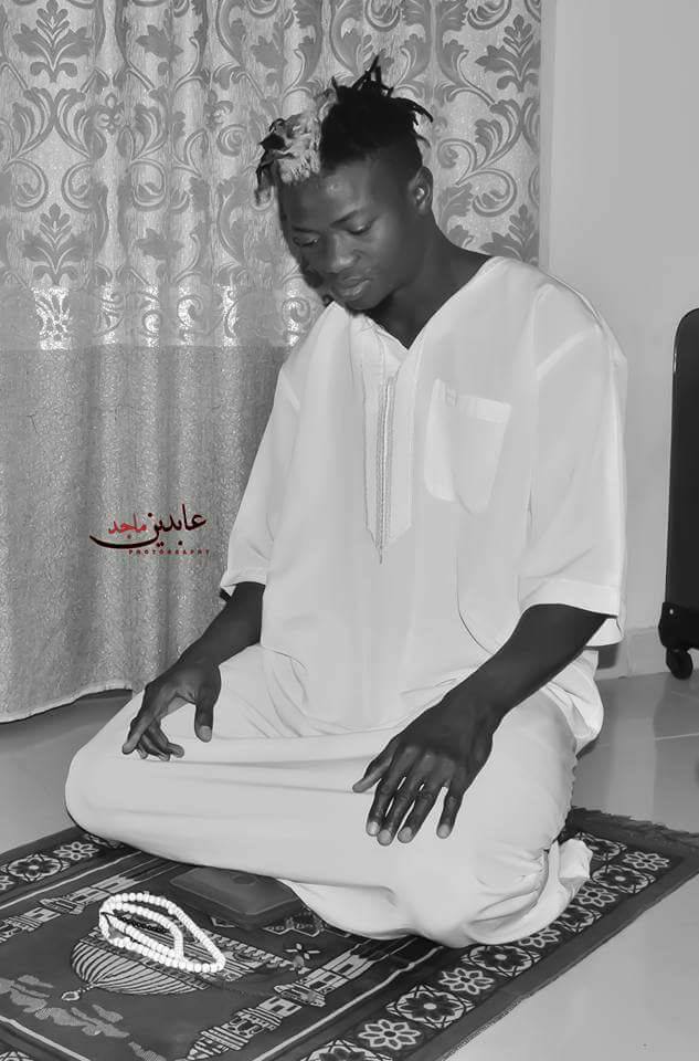 بالصور.. محترف الهلال العاجي "أوتارا" يعلن إسلامه 2 19756712 457322681307663 2529162070168474474 n