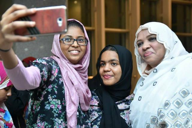 وزيرة الإتصالات وتكنلوجيا المعلومات تكرم المتفوقين في الشهادة السودانية واجمل سيلفي يجمعها مع الطلاب.. صور 4 تهاني8