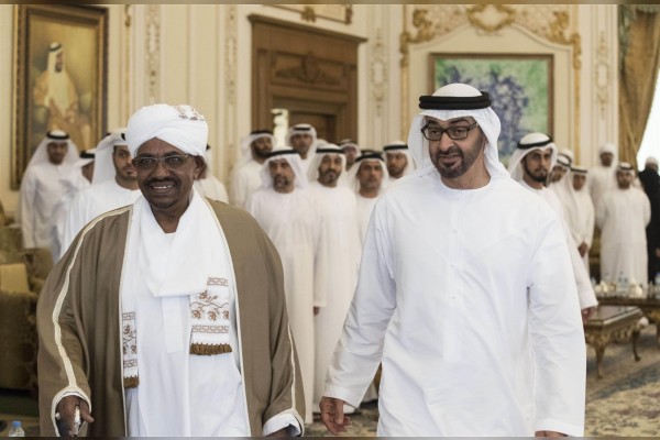 محمد بن زايد يستقبل الرئيس السوداني 2 زايد1
