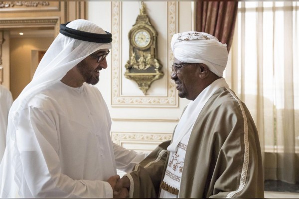 رئيس الجمهورية يتلقي اتصالا هاتفيا من سمو الشيخ محمد بن زايد ولي عهد دولة الامارات العربية 1 زايد3