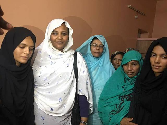 صور مريم المهدي تتوسط بنات الفقيدة اديبة فاروق وهي مبتسمة تثير غضب رواد التواصل الإجتماعي 2 مريم1