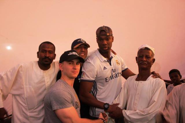 موظفو السفارة الأمريكية في السودان يزورون خلوة ود أبوصالح.. يرقصون ويلعبون مع الاهالي 4 ابو صالح3 1