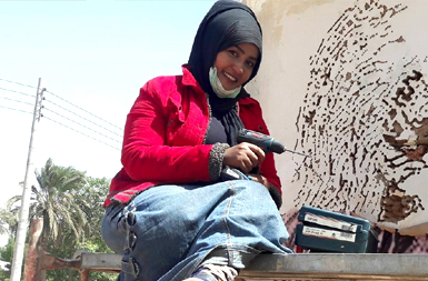 فنانة تشكيلية تقاضي سلطات الخرطوم لهدمها مرسما 1 الفنانة التشكلية إيثار عبد العزيز عزيز جالري