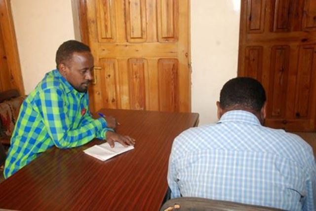 تفاصيل غريبة يرويها شاب حول تفاجأهه بزوجته في عصمة رجل آخر.. قصص مثيرة حول زوجات في عصمة زوجين 1 سراج