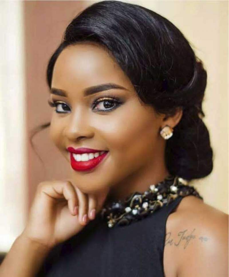 الشاعرة السودانية سوسن عبداللطيف