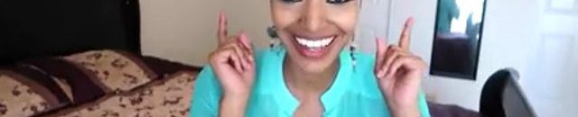 السودانية أمينة تمارس السباحة مع زوجها وتظهر مهاراتها وتبدو كعروس البحر.. فيديو 11 امينة