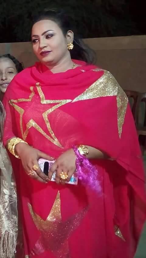 بالصورة.. زفاف شاعرة المريخ منى بشرى والعروس تختار إحدى أغنيات المريخ للدخول بها 1 بالصورة.. زفاف شاعرة المريخ منى بشرى على والعروس تختار إحدى أغنيات المريخ للدخول بها