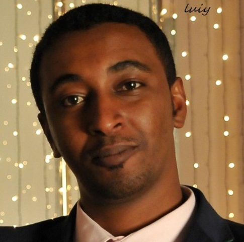 لؤي محترم يبدع في تقليد الشاب خالد ويستعرض مشكلة الواسطة في السودان.. فيديو 1 لؤي محترم