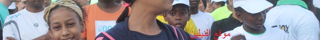 شاهد بالفيديو.. شباب يحاصرون الفنانة نانسي عجاج قبل وصولها لسيارتها ..الفنانة تنجو بأعجوبة ومتابعون يطرحون سؤالاً: (دا شعب ممكن يبني دولة؟) 10 الفنانة نانسي عجاج تجري في الشارع العام