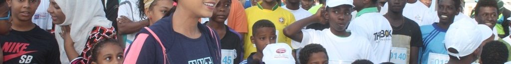 الفنانة نانسي عجاج تجري في الشارع العام10