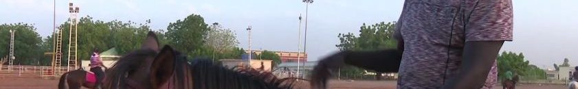 بالفيديو..القصة الكاملة للسوداني "ياسر الباشا" المعاق نتيجة مرور قطار على قدميه والذي أبهر الإنجليز في كرة القدم وركوب الخيل 11 ياسر الباشا المعاق نتيجة مرور قطار على قدميه والذي أبهر الإنجليز في كرة القدم وركوب الخيل