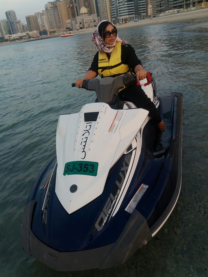 بالصور.. المذيعة الريان الظاهر تزور الإمارات وتنزل البحر بــ(جت سكي) 3 المذيعة الريان الظاهر تزور الإمارات وتنزل البحر بـ جت سكي2