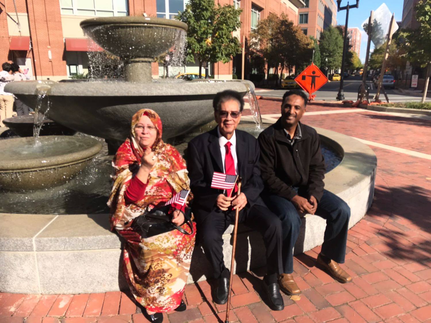 بالصورة.. الفنان أسامة الشيخ يكشف التفاصيل الكاملة لحصول الكابلي على الجنسية الأمريكية بعد أن كان مرافقاً له 1 بالصور.. الفنان أسامة الشيخ يكشف التفاصيل الكاملة لحصول الكابلي على الجنسية الأمريكية بعد أن كان مرافقاً له