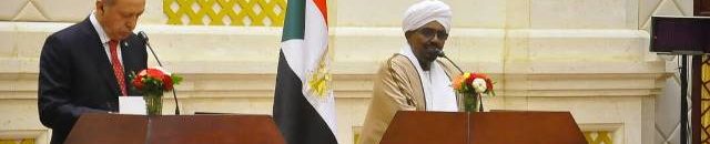 أردوغان: للأسف، تعرض السودان لظلم كبير جدًا.. عدد سكان البلدين الشقيقين، 119 مليون نسمة، لكن حجم التبادل التجاري الراهن، لا يليق بنا أبدًا". 10 البشير رجب طيب 2