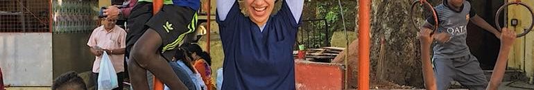 بالصور.. نجمة السوشيال ميديا السودانية مها جعفر تتفرغ لمهنتها وتزور الهند لتعلم الأطفال كيف يهتموا بأسنانهم 13 نجمة السوشيال ميديا السودانية مها جعفر تتفرغ لمهنتها وتزور الهند لتعلم الأطفال كيف يهتموا بأسنانهم3