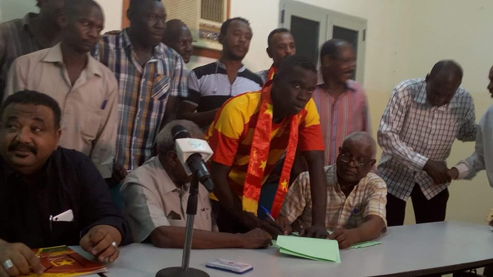 رغم الضائقة المالية المريخ يدخل ساحة التسجيلات..يتعاقد مع درة الأمل عطبرة ويستغني عن عميد المحترفين