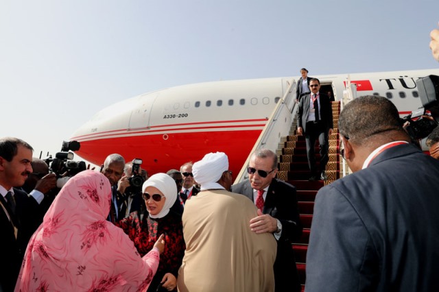 مباحثات مشتركة بين السيدة وداد بابكر حرم رئيس الجمهورية ونظيرتها التركية 1 وداد اردوغان