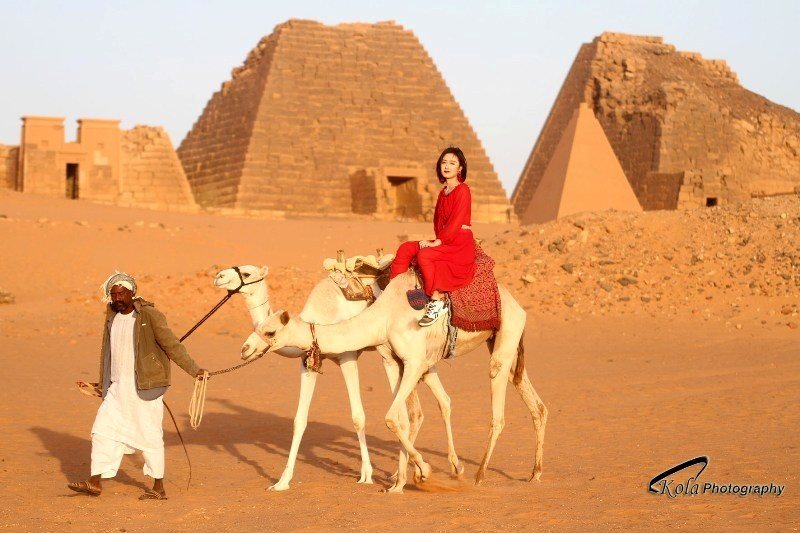 حسناوات الصين في السودان لتصوير أفلام وثائقية عن المناطق الأثرية والإهرامات السودانية2