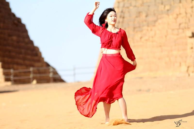 حسناوات الصين في السودان لتصوير أفلام وثائقية عن المناطق الأثرية والإهرامات السودانية3