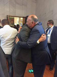 تحليل لغة الجسد للقاء وزيري خارجية السودان ومصر: شكري يحاول ترضية غندور ويحتضنه بحثاً عن عاطفة من جانبه 2 شكري غندور1