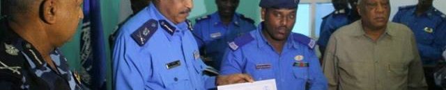 كوش نيوز: الشرطة السودانية تكرم جندي أعاد 20 ألف دولار لصاحبها 10 تكريم شرطي
