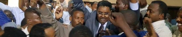 السودان .. حشود من المواطنين تضيق بهم ساحات منزل قوش مهنئين 10 قوش