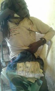 محتال يحكي كيف حاول خداع الشبخ محمد الغرقان بحلى ذهبية مزيفة 2 جزيرة1