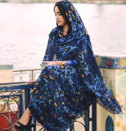 رفيدة ياسين تسخر من الهندي عز الدين: انا متبرعة بثوب وفركة وشملة لوازم جلسة الصالون القادمة 1 رفيدة ياسين 1