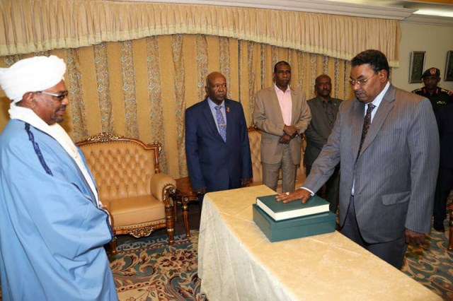 بعد تسلمه مهامه رسمياً قوش... (التفكير خارج الصندوق) 1 صلاح قوش