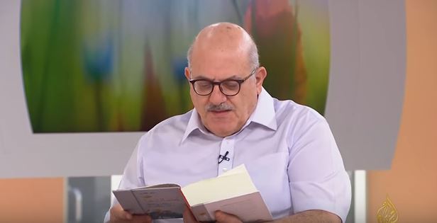 كاتب فلسطيني يتغزل في جمال بنات الخرطوم