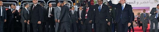 (7) الاف يلوحون بالاعلام السودانية والمصرية فى عيد الأسرة بحضور الرئيسين 10 تحيا مصر