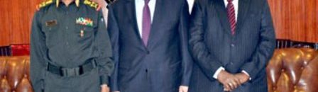 لأول مرة صورة بالخرطوم تجمع رئيس مخابرات مصر وسط وزير دفاع السودان ومدير مخابراته 10 عباس كامل
