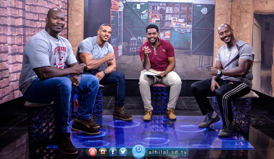 قناة الهلال تستخدم صناديق البيبسي بدل عن أطقم الجلوس الفخمة ومديرة القناة فاطمة الصادق توضح الحقائق3