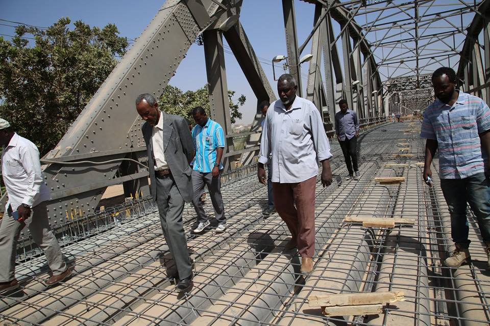 كوبري النيل الأزرق يصل مراحل متقدمة ووصول دهان الطلاء الحديدي الي موقع الجسر 3