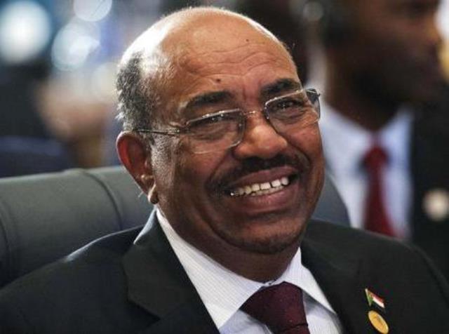 ما سمعنا كوز عمل بوسترات أو عمل هاشتاق أطلقوا سراح نافع أو علي عثمان أو البشير 1 الرئيس السوداني