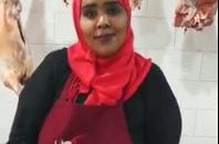 شاهد بالفيديو.. سودانية تعمل كجزارة لحوم تكشف تفاصيل عملها وحب الزبائن لصنعتها 11 جزارة سودانية