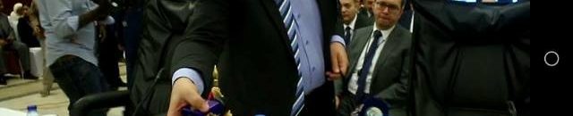 مكتب (الجزيرة) بالسودان يحتج على إبعاد مصريين (ميكرفون) القناة 10 مايك الجزيرة