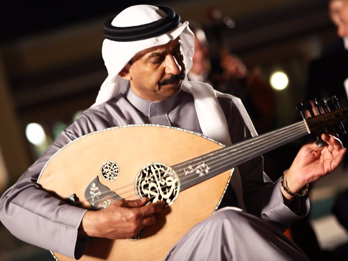 بالفيديو: شاهد فنان سعودي مشهور يمازح جمهوره بعبارة الموسيقار محمد الأمين “ياتغنوا إنتوا يا أغني أنا” 1 541201706240330123012