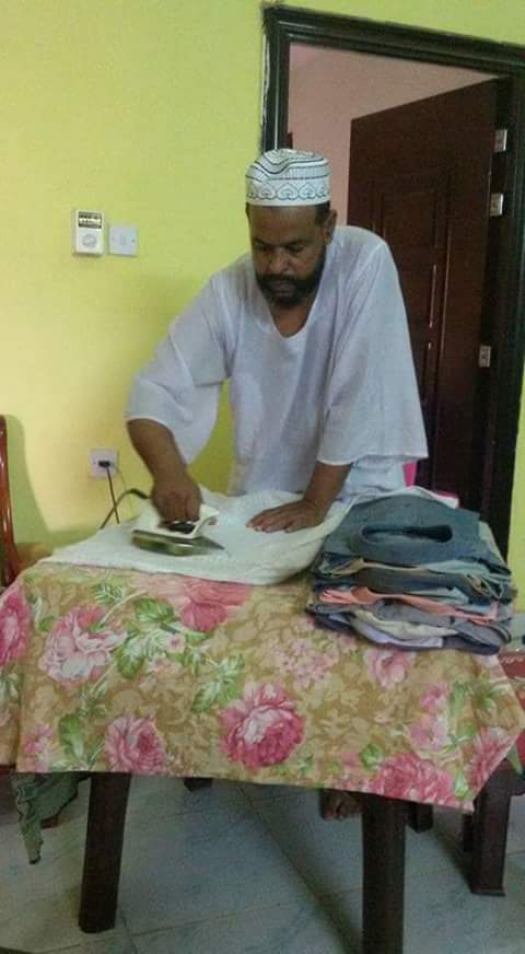 بالصورة : الشيخ محمد هاشم الحكيم يحكي عن عمله “مكوجي” لطلاب جامعة الخرطوم 1 FB IMG 1524471336961