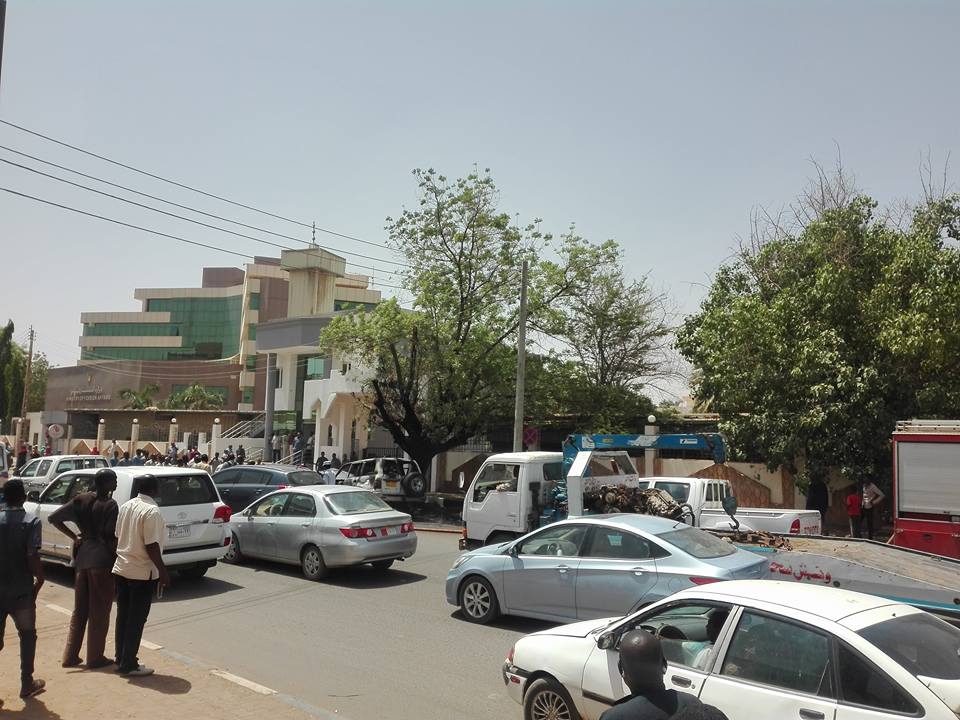 احتراق سيارة أمام مباني وزارة الخارجية السودانية