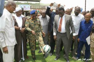 صورة للرئيس السوداني البشير “بالنيل الأبيض” تشد الأنظار.. هل ما فعله الحضور كسير تلج؟ 2 البشير رياضة