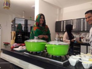 دكتور سوداني بعد لقائه بأم لوشي ينبرش ويتغزل علناً: أسرة لوشي تتمتع بجمال صارخ عجيب .. صور 3 انور لوشي2