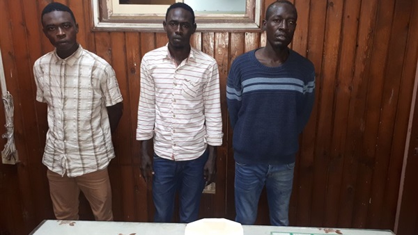 سقوط تشكيل عصابي سوداني تخصص في سرقة المواطنين بالقاهرة 1 حرامية